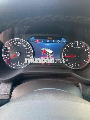 VinFast Lux SA2.0 2021 2.0 AT - 57000 km