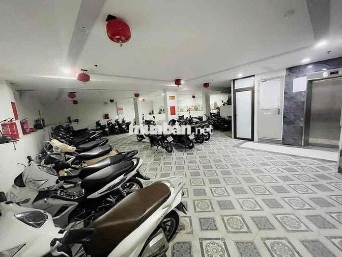 Bán căn hộ ccmn 60m2 có sân vườn phố Quan Nhân - Nhà đẹp 2 ngủ full đo