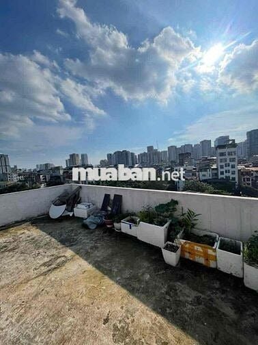 Bán căn hộ ccmn 60m2 có sân vườn phố Quan Nhân - Nhà đẹp 2 ngủ full đo