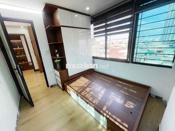 Bán căn hộ ccmn 60m2 có sân vườn phố Quan Nhân - Nhà đẹp 2 ngủ full đo