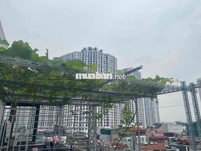 Bán căn hộ ccmn 60m2 có sân vườn phố Quan Nhân - Nhà đẹp 2 ngủ full đo