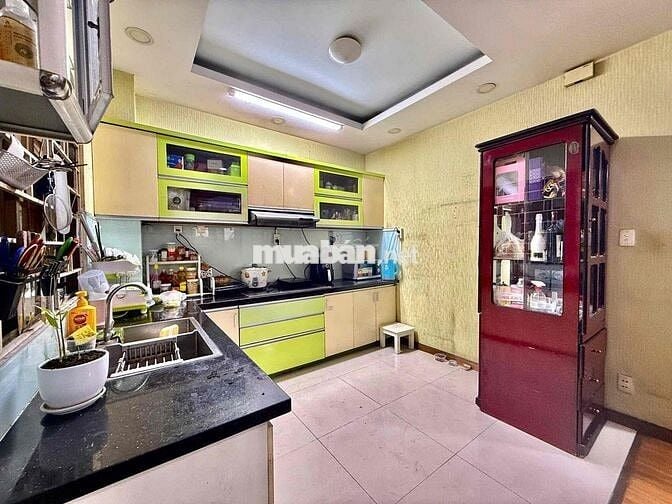 CHO THUÊ CHUNG CƯ 3 PHÒNG NGỦ ĐỐI DIỆN CV LÊ THỊ RIÊNG 110m2