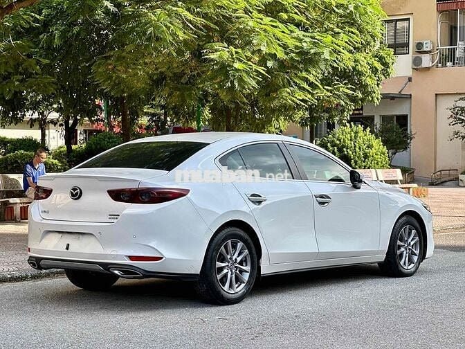 Mazda 3 2020 Sedan 1.5L Luxury - 30000 km
