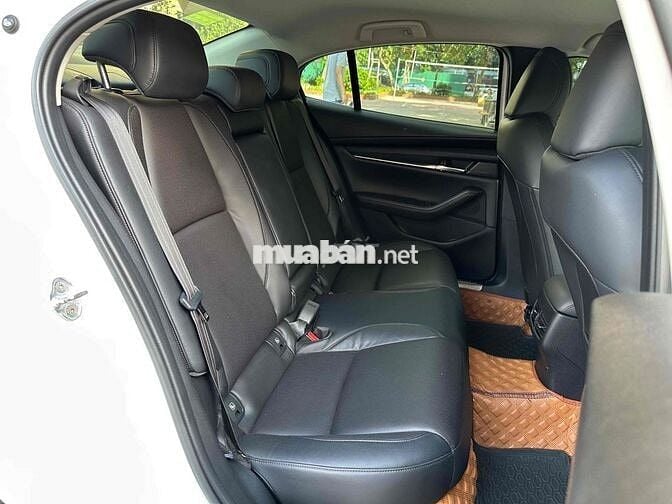 Mazda 3 2020 Sedan 1.5L Luxury - 30000 km