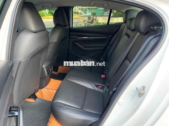 Mazda 3 2020 Sedan 1.5L Luxury - 30000 km