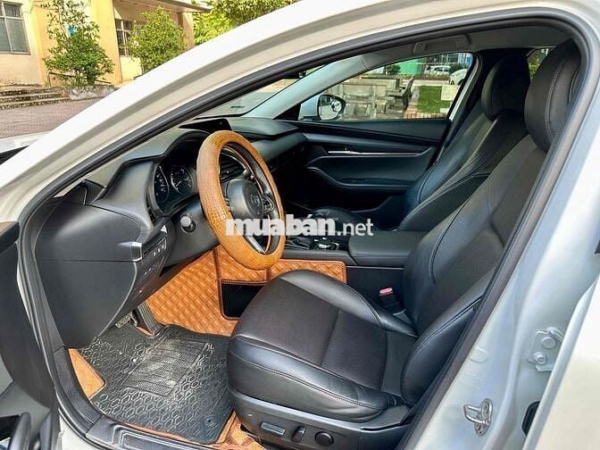 Mazda 3 2020 Sedan 1.5L Luxury - 30000 km