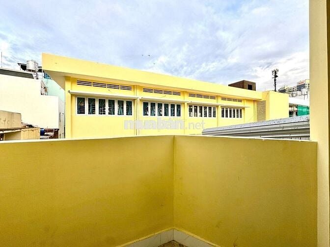 STUDIO - FULL NỘI THẤT - MÁY GIẶT RIÊNG - BAN CÔNG NGAY SAU VLU CS3