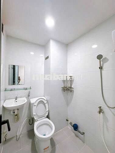 TRỐNG 1 CĂN HỘ BANCOL LỚN,MỚI,  FULL NỘI THẤT, PHÚ NHUẬN