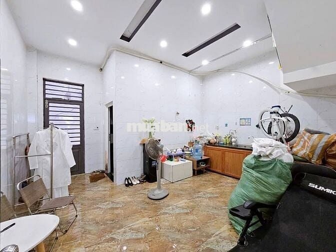 Cho thuê nhà 3 tầng mặt tiền Cù Chính Lan vị trí kinh doanh gần chợ