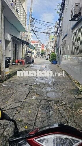 Nhà Trịnh Đình Trọng, Tân Phú, 33m², 3x11m, 2 Tầng, 2 PN, Giá Hơn 2 tỷ