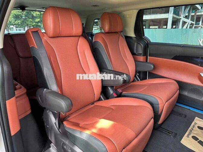 Kia carnival 2.2D signature 7s- 26000 km