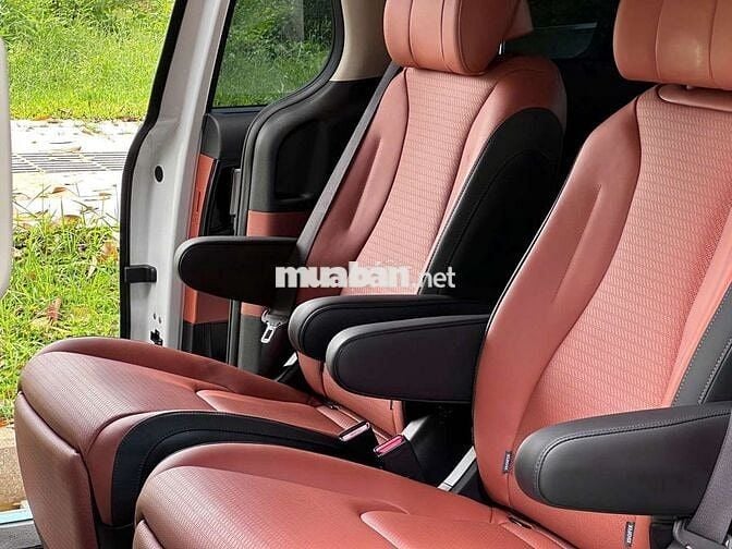 Kia carnival 2.2D signature 7s- 26000 km