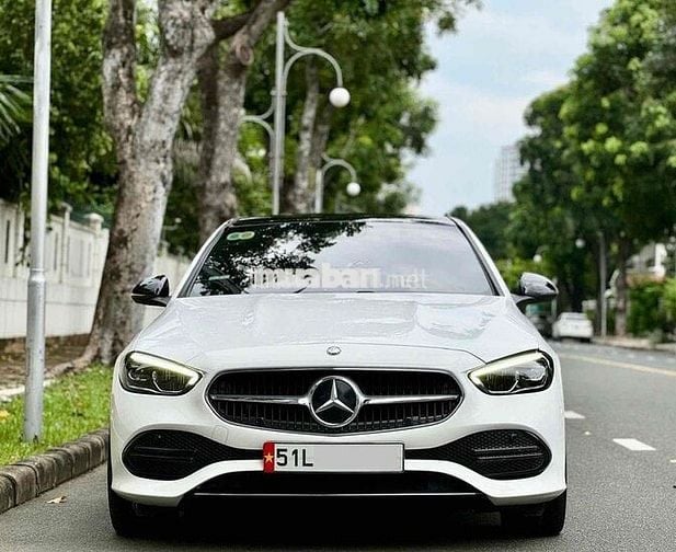 Mercedes-C200 Plus Trắng/ Nội thất nâu, 16.000 Km
