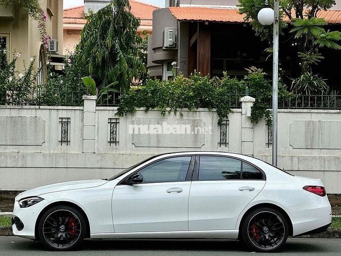 Mercedes-C200 Plus Trắng/ Nội thất nâu, 16.000 Km