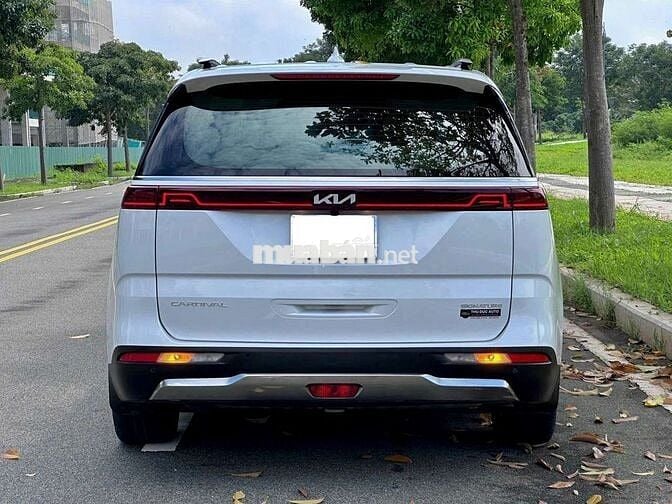Kia carnival 2.2D signature 7s- 26000 km