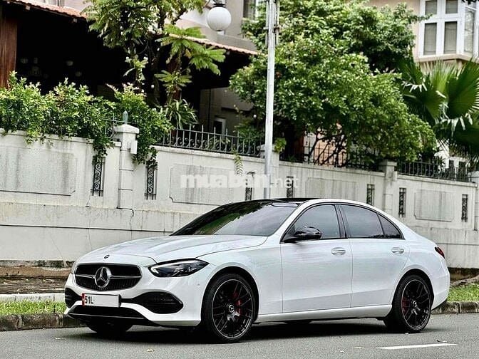 Mercedes-C200 Plus Trắng/ Nội thất nâu, 16.000 Km
