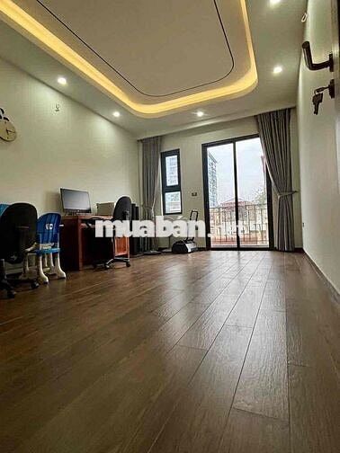 Bán Gấp Nhà Đẹp Ngọc Thụy - Gara Ô Tô - 30m Ra Mặt Phố - Ful Nội Thất