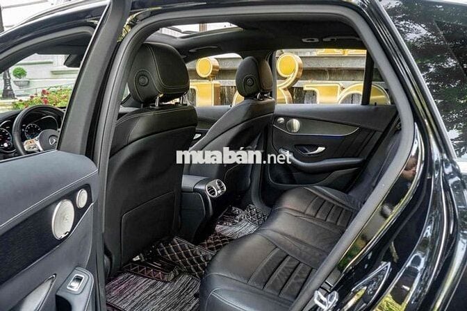 Mercedes Benz GLC300 4Matic 2022 - 33000 km
