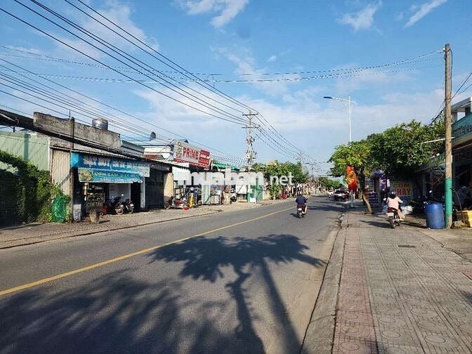 Cho thuê nhà mặt tiền đường Cách Mạng Tháng Tám gần chợ búng 300m2.