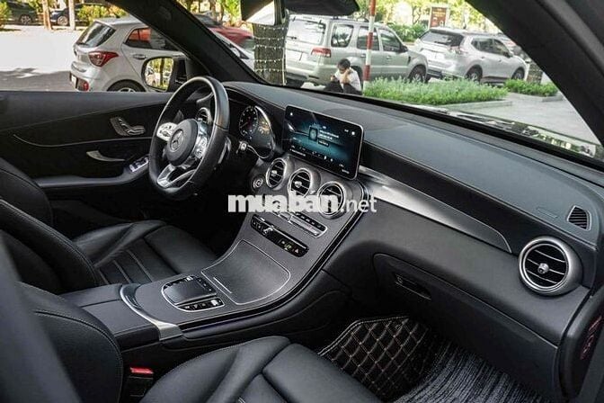 Mercedes Benz GLC300 4Matic 2022 - 33000 km