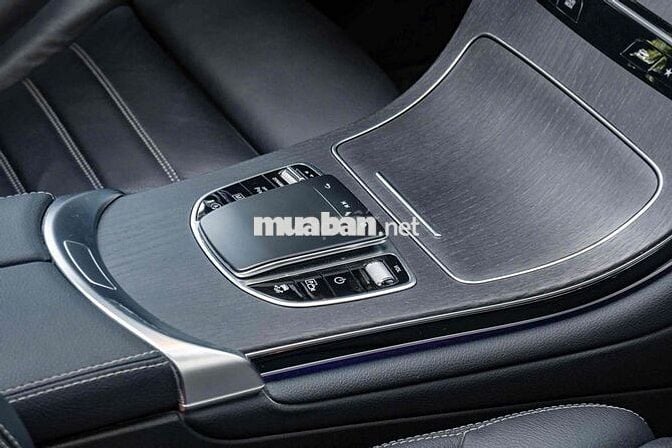 Mercedes Benz GLC300 4Matic 2022 - 33000 km