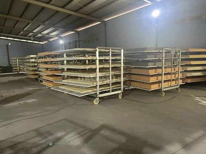 Cho thuê showroom 1.000m2 MT Trần Văn Giàu, Bình Chánh, giá : 80tr/ TH