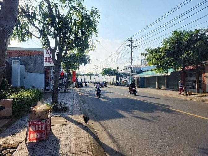 Cho thuê nhà mặt tiền đường Cách Mạng Tháng Tám gần chợ búng 300m2.