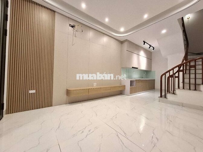 BÁN NHÀ SIÊU ĐẸP CỰ KHỐI LONG BIÊN 5 TẦNG FULL NỘI THẤT GIÁ CHỈ 5,X TỶ