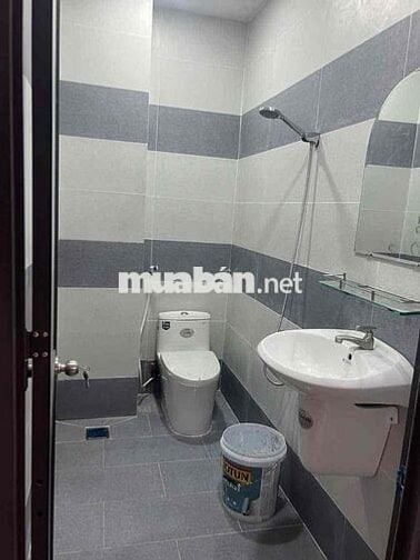 nhà hẻm oto 8m , 5 *20 , 5 phòng ngủ 6 nhà vệ sinh