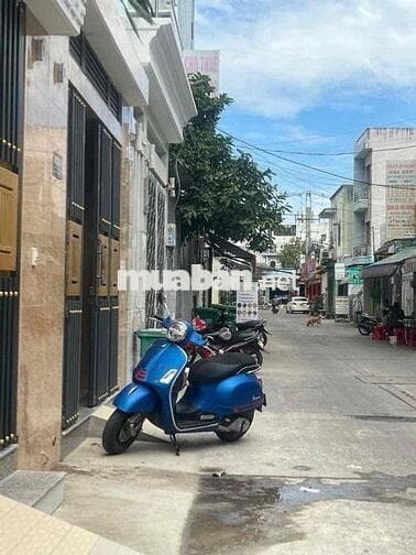 nhà hẻm oto 8m , 5 *20 , 5 phòng ngủ 6 nhà vệ sinh