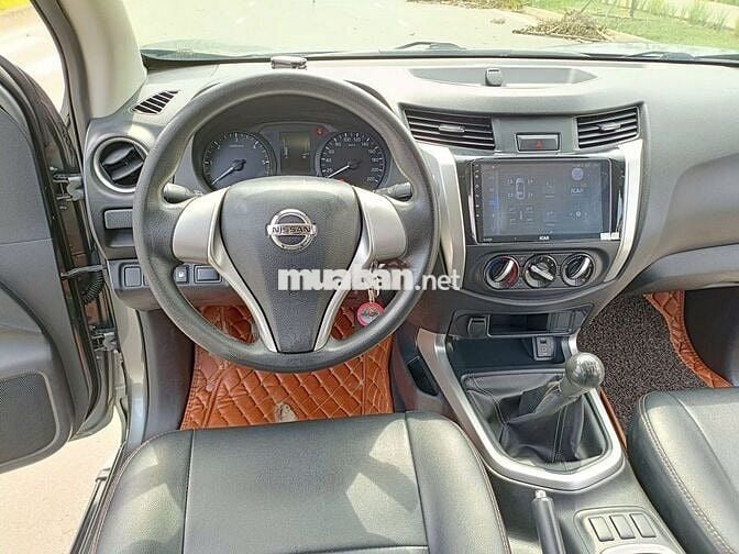 Bán gấp Nissan Navara 2016 2.5 MT 2WD Xám đẹp