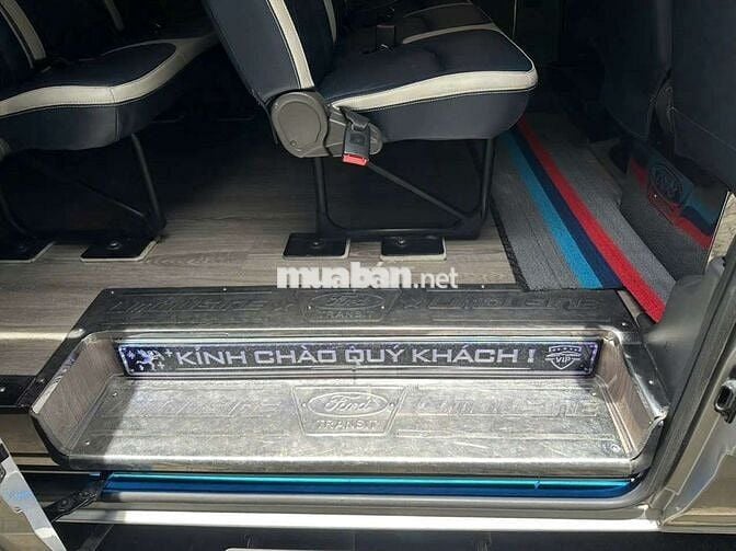 Ford transit 2023 Tiêu chuẩn - 10000 km