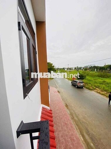 Nhà mới KDC Văn Minh Dân Trí Cao cách khu công nghiệp Hoàng Gia 2km