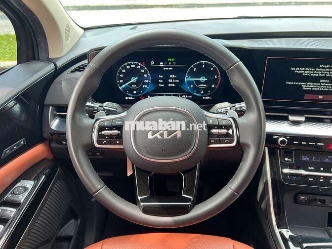 Kia Carnival 2023 Premium 2.2D 7S - 71000 km