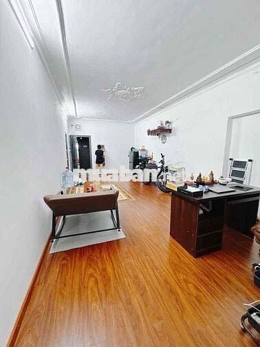 Nhà đẹp ở ngay! Tập thể Nguyễn công Trứ T2 ,2 ngủ ,15 ra oto 70m2