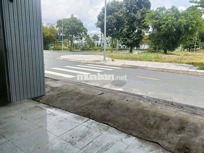 cho thuê kho trống 6x24 ..kdc ngân thuận . đầu đường số 9
