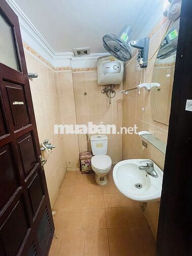 Cho thuê nhà mặt phố Thâm Tâm, phường Yên Hòa. Dt 50m2 x 4 tầng, Mt 4m
