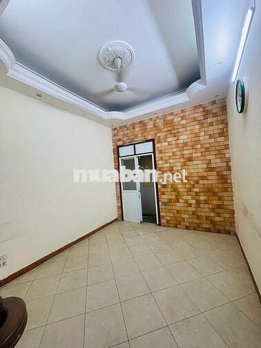 Cho thuê nhà mặt phố Thâm Tâm, phường Yên Hòa. Dt 50m2 x 4 tầng, Mt 4m