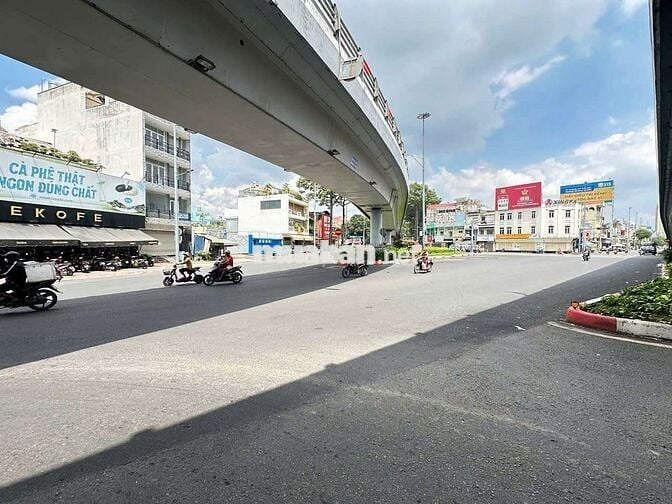 Cho thuê nhà 3 tầng 4×25 mặt tiền Hồng Bàng kế nhà sách nguyễn văn cừ