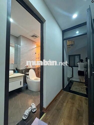 Bán nhà đẹp Phùng Chí Kiên, 30m2, 5T, ô tô tránh, thoáng-full nội thất