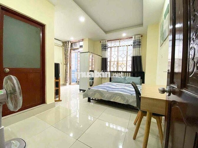 SIÊU PHẨM PHÒNG BALCONY ĐẦY ĐỦ NỘI THẤT CÁCH UEH 1km
