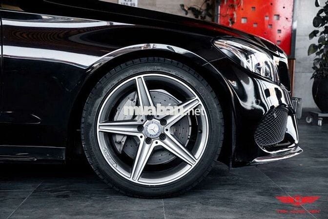♠️ Mercedes C300 AMG ♠️

 2016 lăn bánh 60.000 K