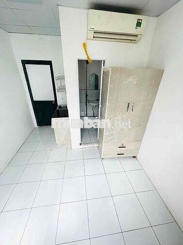 CHDV QUẬN 10 Giá Rẻ CỬA SỔ THOÁNG MÁT - 3.900.000 - CẦU VƯỢT 3/2