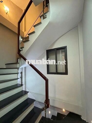 Bán nhà đẹp Phùng Chí Kiên, 30m2, 5T, ô tô tránh, thoáng-full nội thất