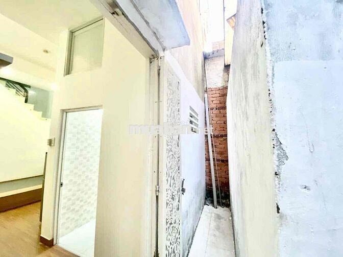 studio ban công ngay Hoàng Hoa Thám - Học Viện Hàng Không