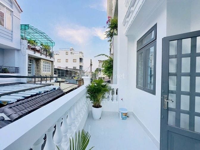 bán nhà phú nhuận 3tỷ4,hẻm oto6m dt 60m2 có shr sang tên ngay. Gọi gấp