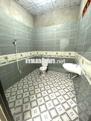 CHO THUÊ KHO CTY8 . 300MV KHO + 132 SÂN SAU. 1PN. 2wc giáp SÔNG.