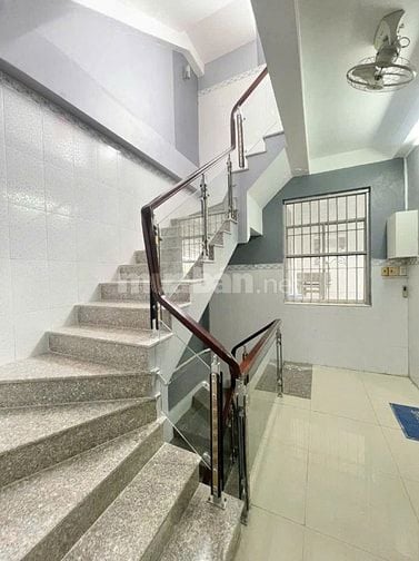 Cho thuê nhà 5 tầng, 464m2 tại đường Trần Quang Khải, P. Rạch Giá