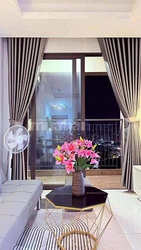 Cho thuê căn hộ Opal Skyline 2PN2WC, full nội thất xịn, view hồ bơi
