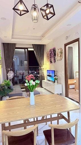 Cho thuê căn hộ Opal Skyline 2PN2WC, full nội thất xịn, view hồ bơi